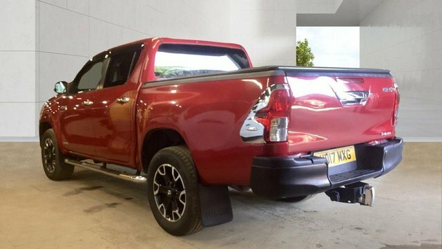 Toyota HILUX D-4d Invincible X Pickup Red #3