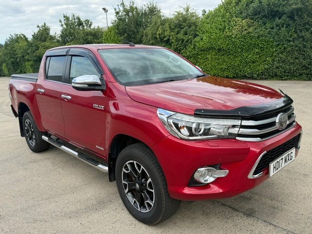 Toyota HILUX D-4d Invincible X Pickup Red