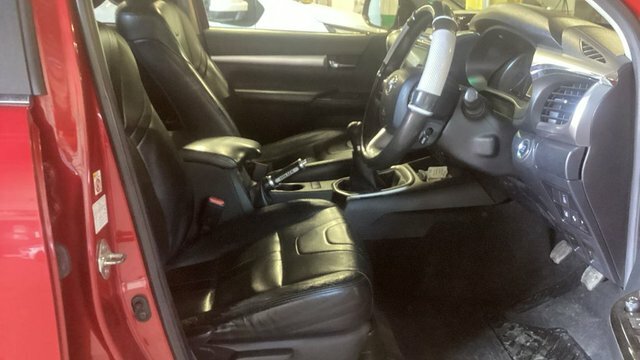 Toyota HILUX D-4d Invincible X Pickup Red #4