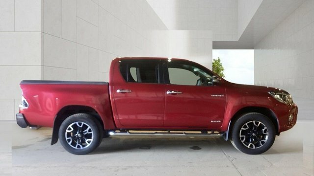 Toyota HILUX D-4d Invincible X Pickup Red #6