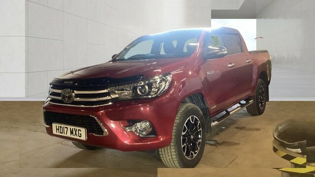 Toyota HILUX D-4d Invincible X Pickup Red #2