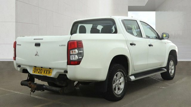 Mitsubishi L200 Di-d Dc 4Life Pickup White #2