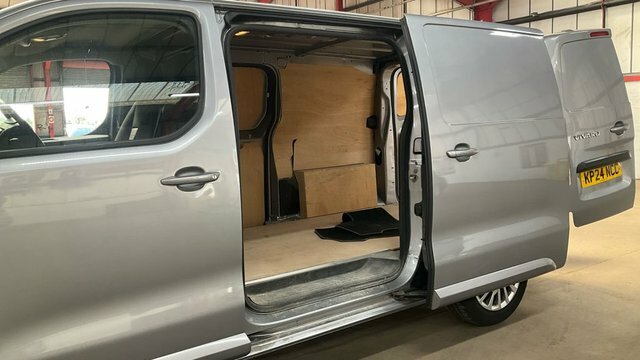 Vauxhall Vivaro 1.5L Prime 6Dr White #13