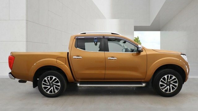 Nissan Navara Dci Tekna Pickup Double Yellow #6