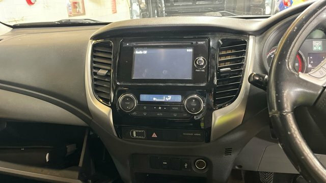 Mitsubishi L200 Double Cab Di-d 178 Barbarian 4Wd White #12