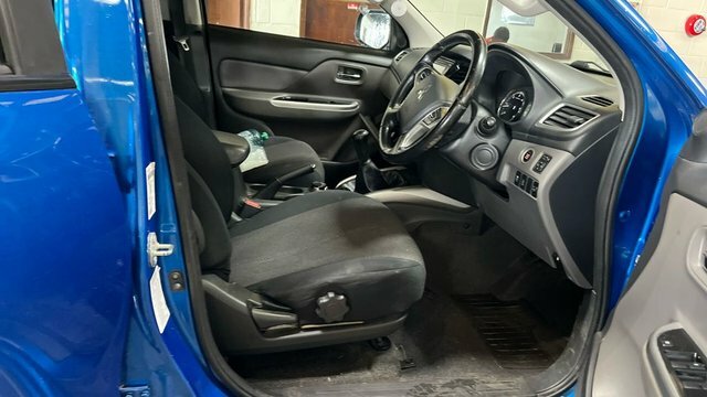 Mitsubishi L200 Di-d Dc Titan Pickup Blue #3