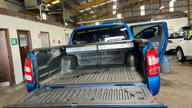 Mitsubishi L200 Double Cab Di-d 178 Barbarian 4Wd White #9