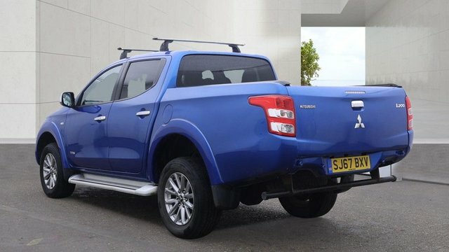 Mitsubishi L200 Di-d Dc Titan Pickup Blue #2