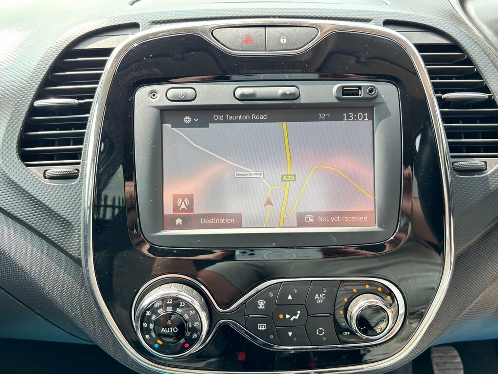 Renault Captur Signature Nav Tce Black #22