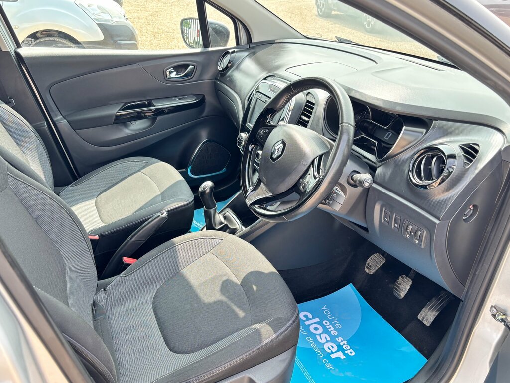 Renault Captur Signature Nav Tce Black #10