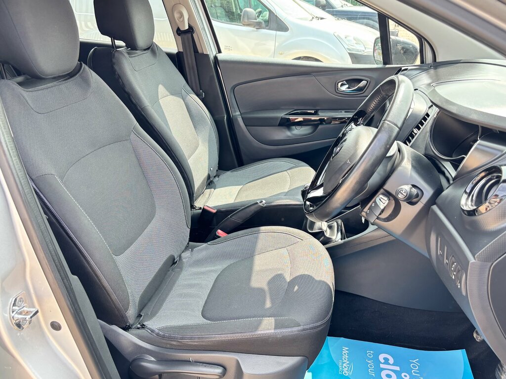 Renault Captur Signature Nav Tce Black #11