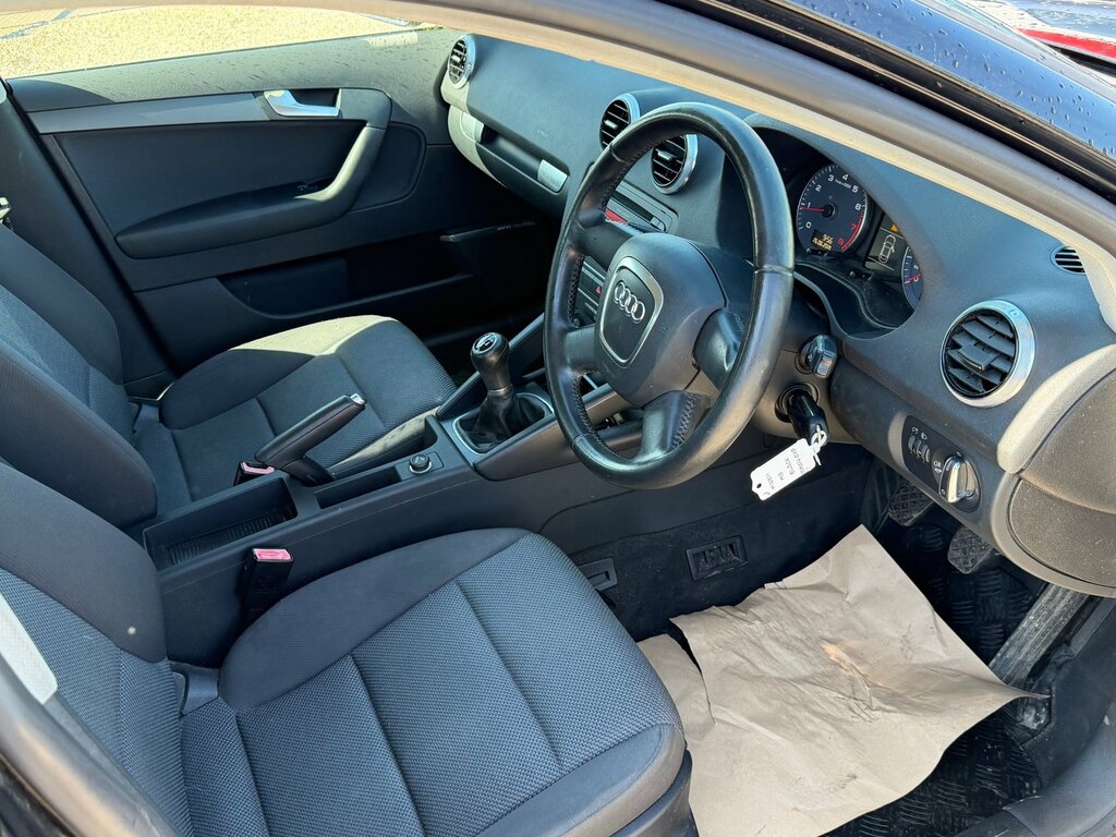 Audi A3 1.6 Technik Sportback Euro 5 10 Black #2