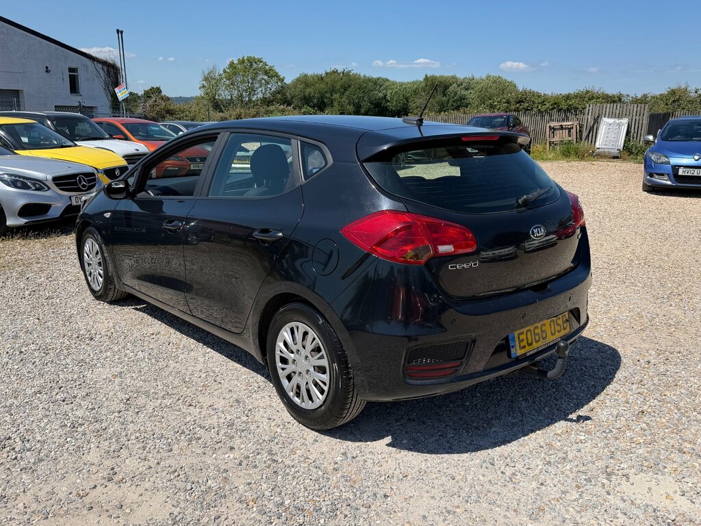 Kia Ceed 1.6 Crdi 1 Hatchback Euro 6 Ss Black #6