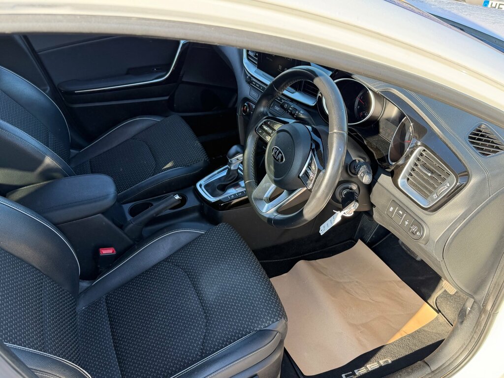 Kia Ceed 1.6 Crdi 3 Hatchback Dct Euro 6 Ss White #3