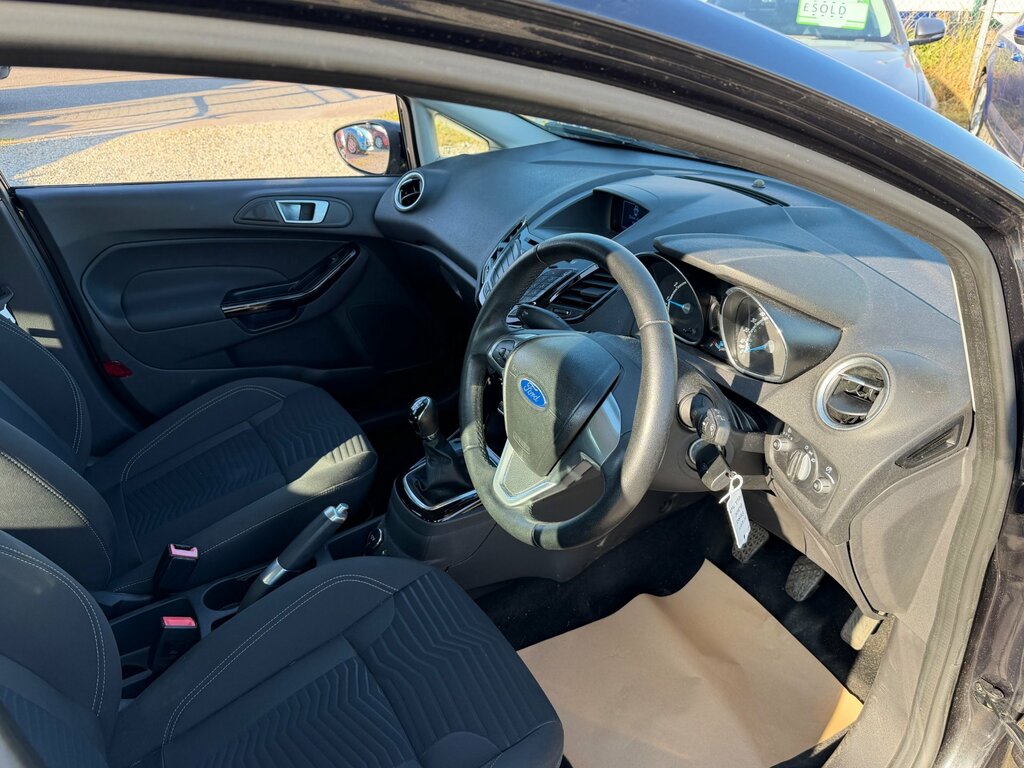 Ford Fiesta Zetec 20 Taxbtoothfshclean Mot Red #2