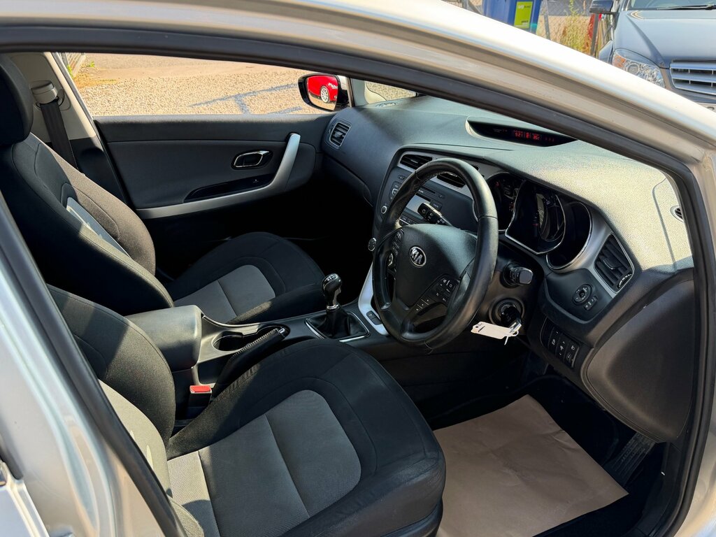 Kia Ceed 1.6 Crdi Ecodynamics 2 Hatchback Silver #3