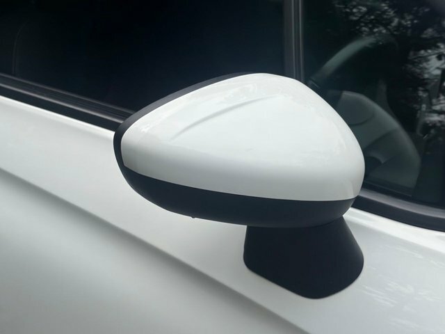 Vauxhall Crossland X 2019 1.2 Se Suv Euro 6 83 Ps NL69HFA White #6