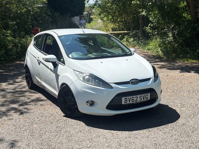 Ford Fiesta 2012 1.25 Zetec Hatchback 129 G White #2