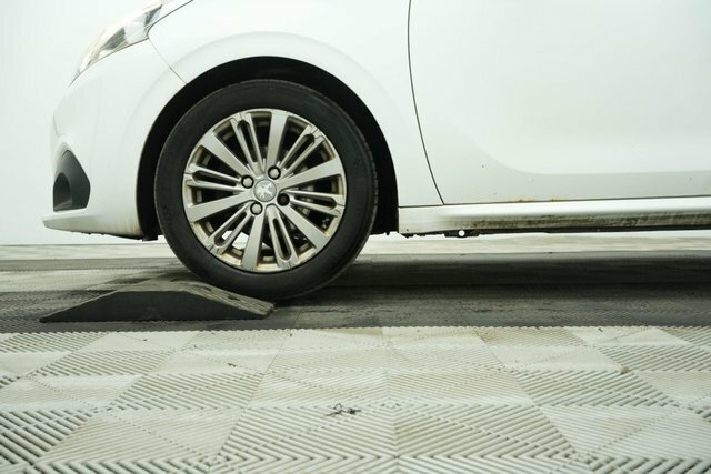 Peugeot 208 2016 1.2 Puretech Allure Hatchback Manu CE16CFG White #2