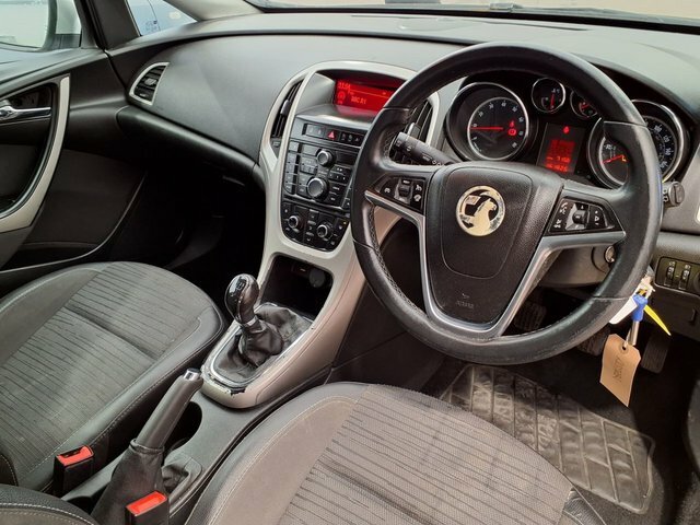 Vauxhall Astra 2014 1.4 16V Excite Hatchback Eu Silver #4