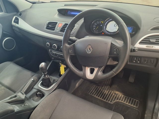 Renault Megane 2010 1.6 16V Dynamique Hatchback Grey #4