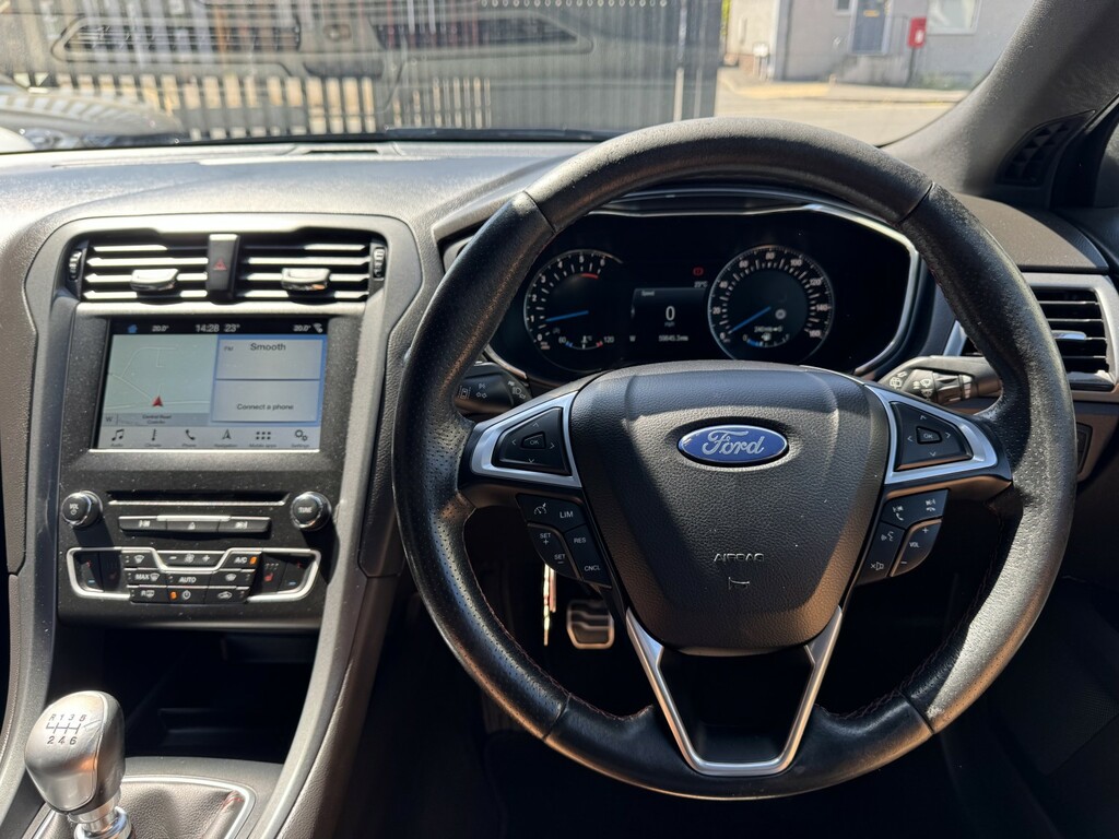 Ford Mondeo Hatchback White #39
