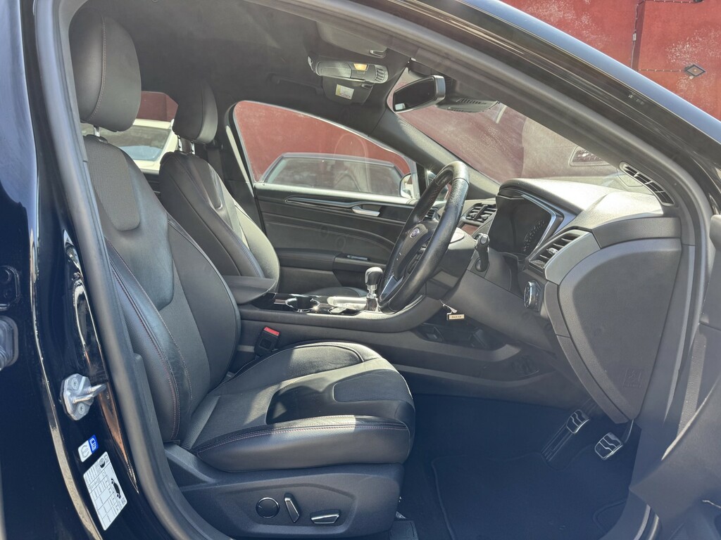 Ford Mondeo Hatchback White #19
