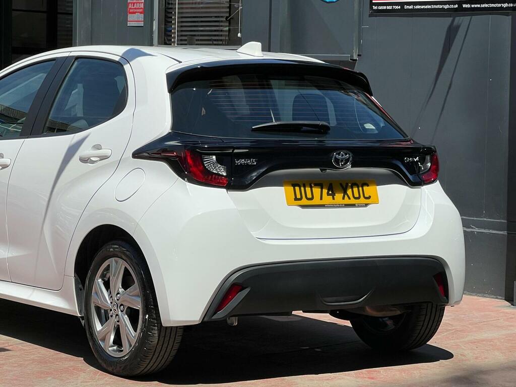 Toyota Yaris 1.5 Vvt-h Icon E-cvt Euro 6 Ss White #4