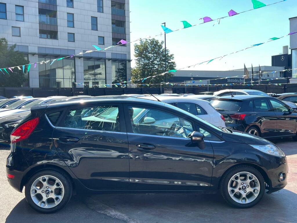 Ford Fiesta 1.25 Zetec Hatchback 129 Gkm, Red #10