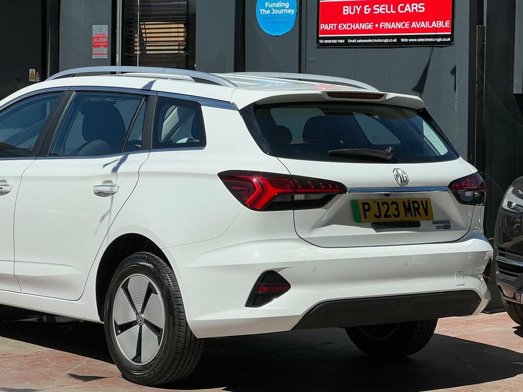 MG MG5 Estate White #4