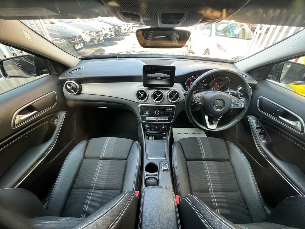 Mercedes-Benz GLA Class 1.6 Gla180 Urban Edition 7G-dct Euro 6 Ss Black #2