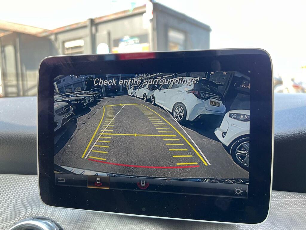 Mercedes-Benz GLA Class 1.6 Gla180 Urban Edition 7G-dct Euro 6 Ss Black #4