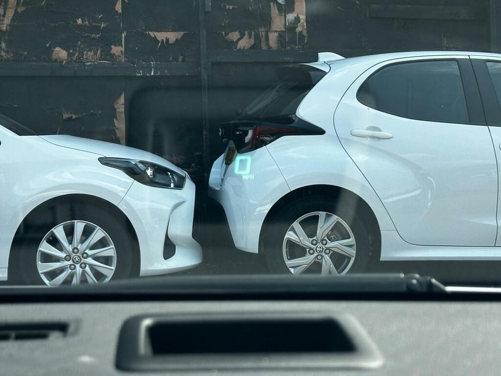 Toyota Prius+ Hatchback White #60