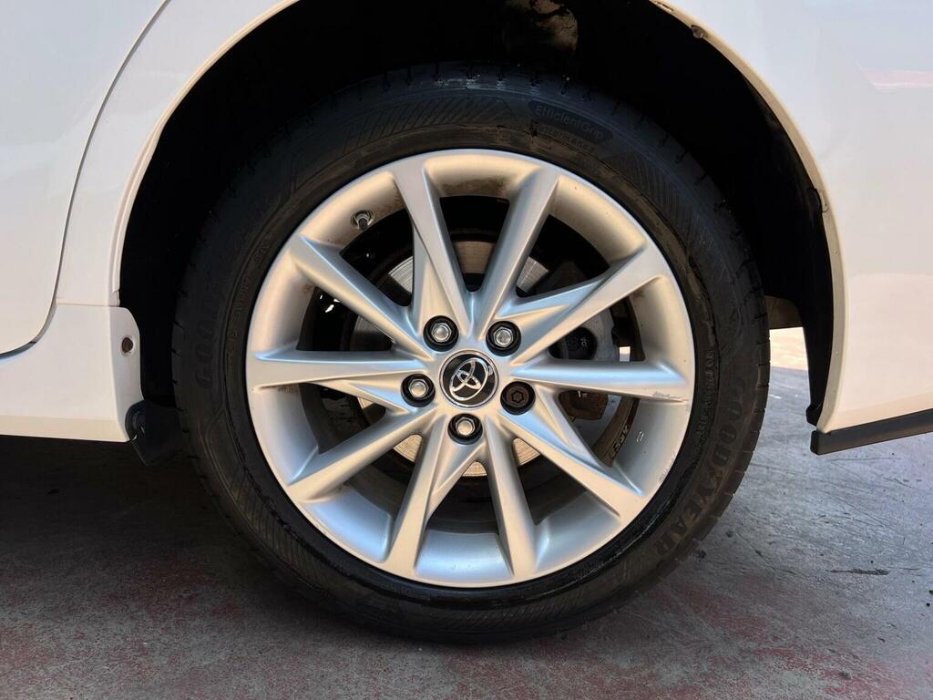 Toyota Prius+ Hatchback White #16