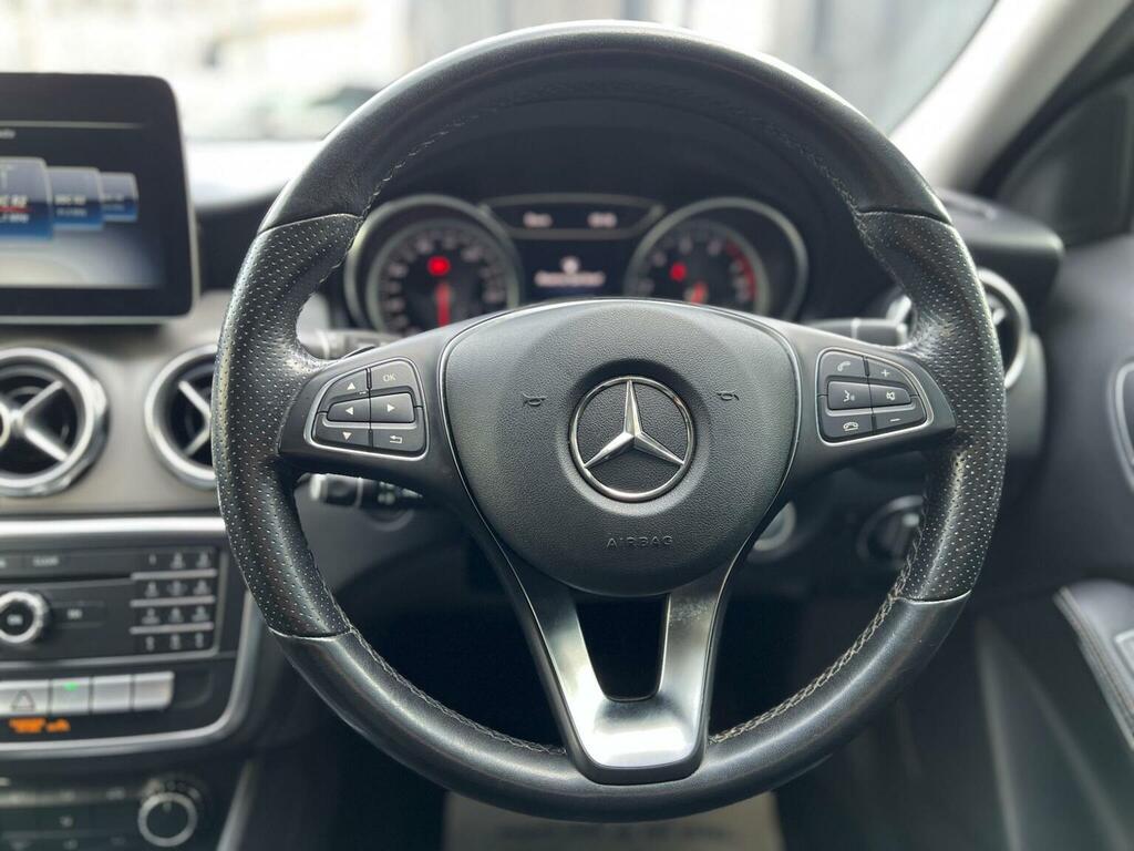 Mercedes-Benz GLA Class Gla 200 Amg Line Executive Black #59