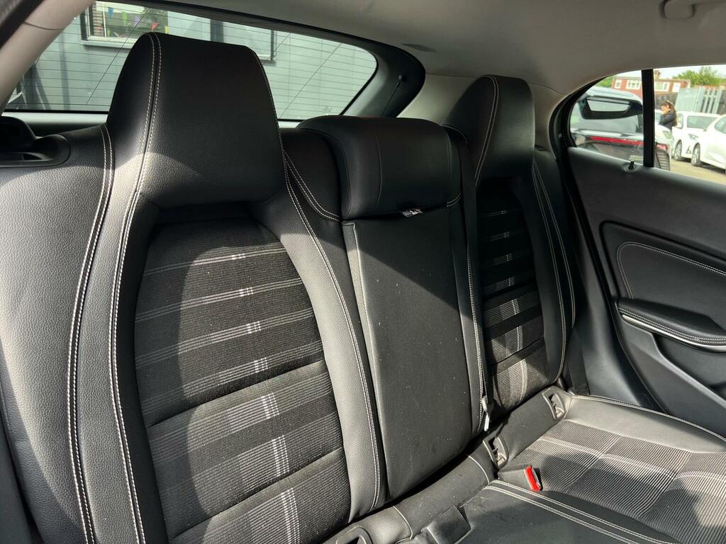 Mercedes-Benz GLA Class Gla 200 Amg Line Executive Black #26