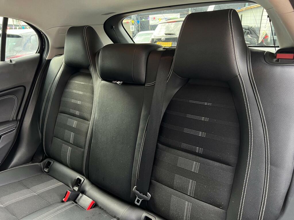 Mercedes-Benz GLA Class Gla 200 Amg Line Executive Black #23