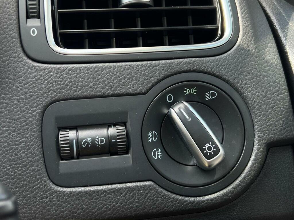 Volkswagen Polo Match White #32