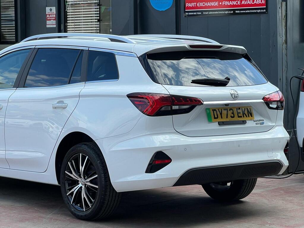 MG MG5 Estate White #4