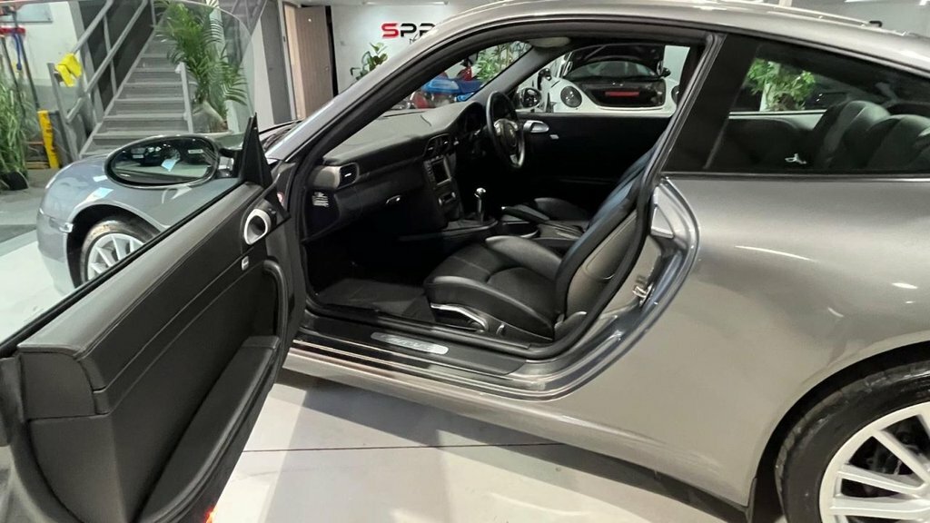 Porsche 911 Carrera 2S Black #9