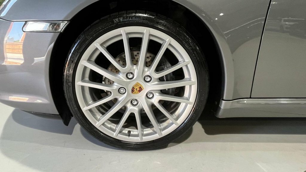 Porsche 911 Carrera 2S Black #24