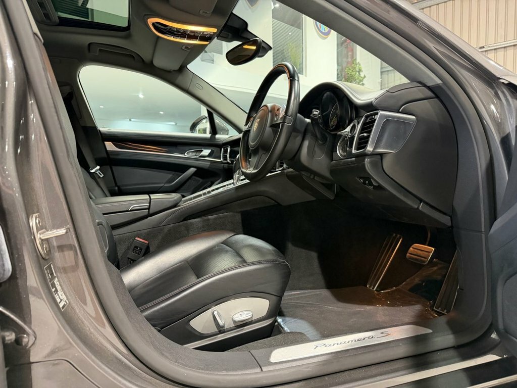 Porsche Panamera 3.0 300 V6 Tiptronic S #37