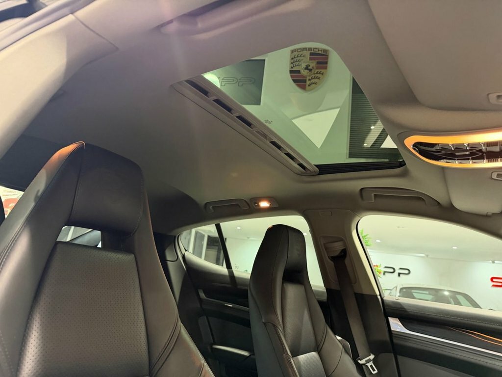Porsche Panamera 3.0 300 V6 Tiptronic S #16