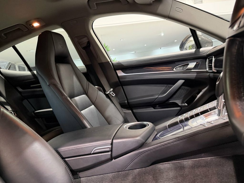 Porsche Panamera 3.0 300 V6 Tiptronic S #41