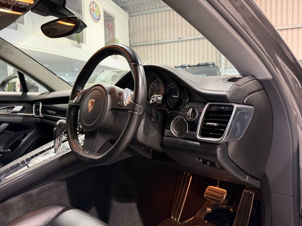 Porsche Panamera 3.0 300 V6 Tiptronic S #44