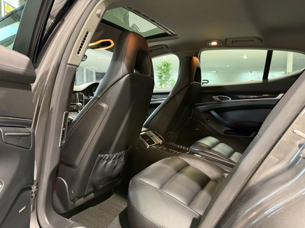 Porsche Panamera 3.0 300 V6 Tiptronic S #24