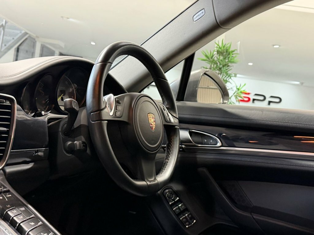 Porsche Panamera 3.0 300 V6 Tiptronic S #38