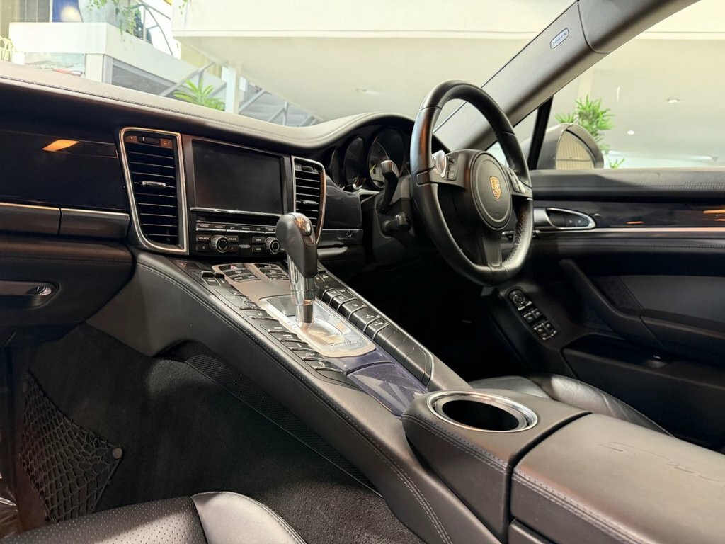 Porsche Panamera 3.0 300 V6 Tiptronic S #18