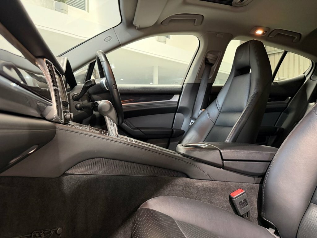 Porsche Panamera 3.0 300 V6 Tiptronic S #17