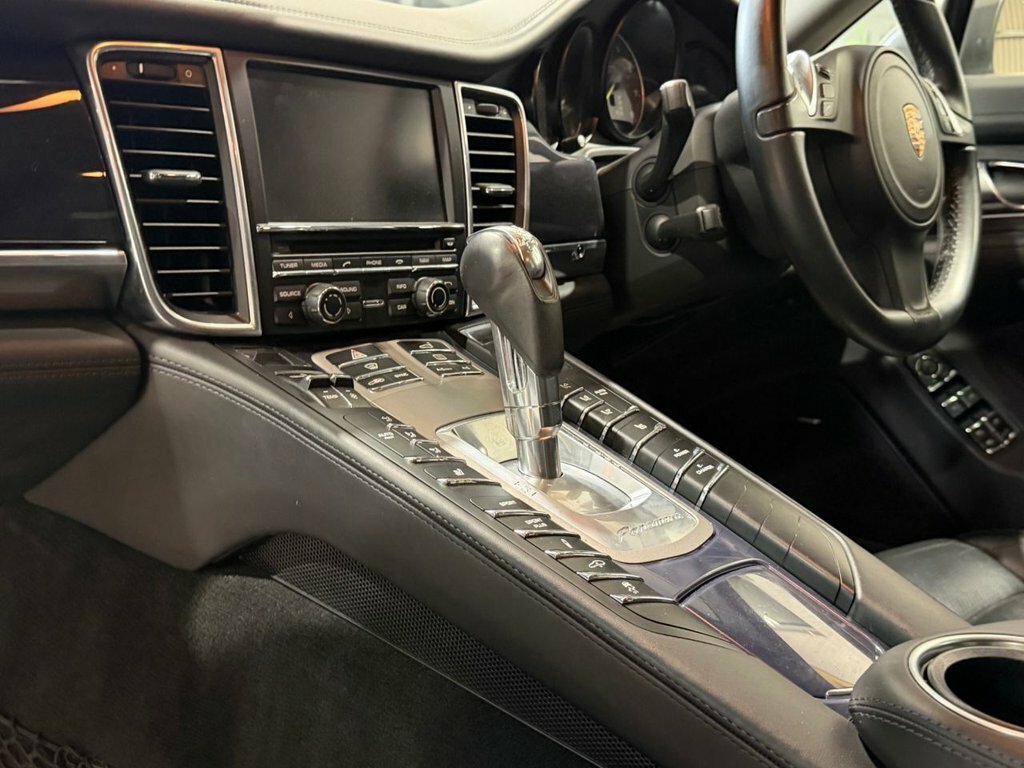 Porsche Panamera 3.0 300 V6 Tiptronic S #21